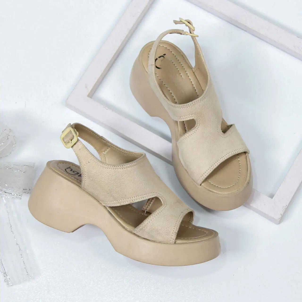 ترنم پرفروش 
