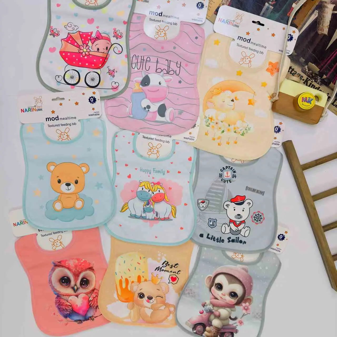 پیشبند پشت مشمایی رویه مخمل طرح دار سابلیمیشن نوزادی و کودک کد ۴۹۰۰۱ 
