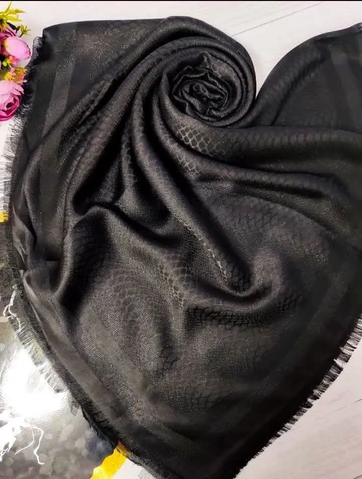 🔸 نام کالا: روسری ژاکارد لمه مشکی
