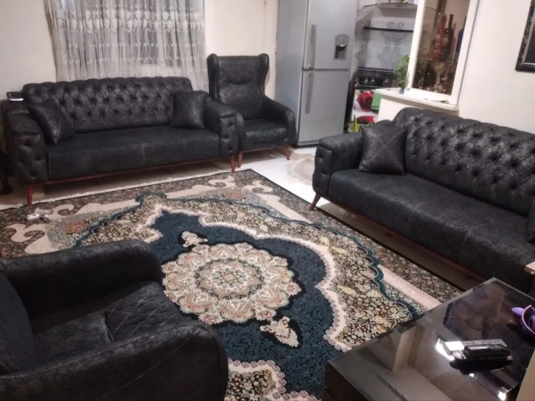 مبل ۸ نفره در حد نو ۸ ماه خریداری شده 
