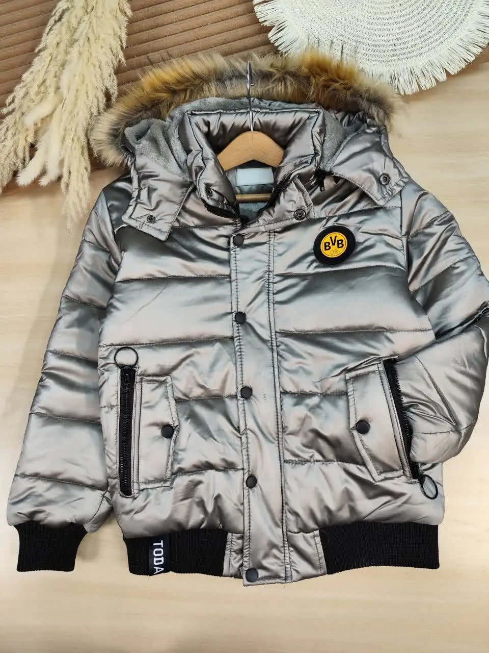 توضیحات: داخل کاپشن خز می ب...