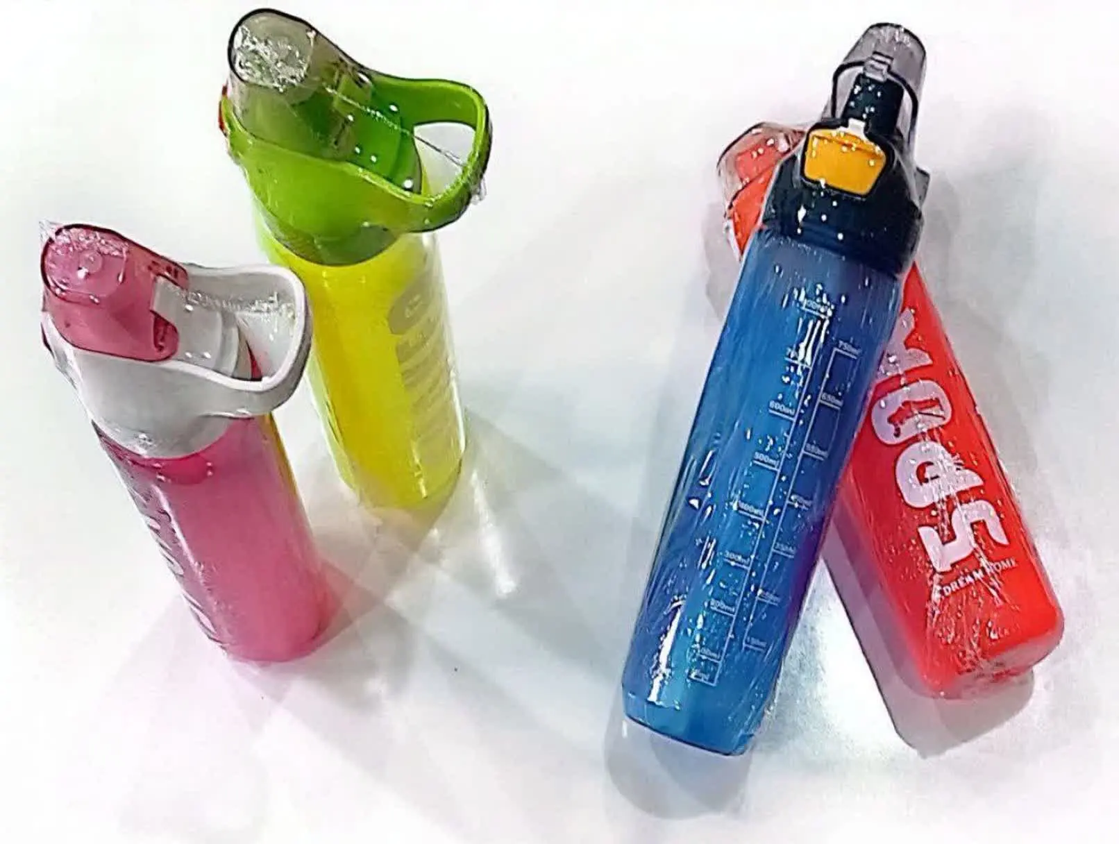 قمقمه اسپورت نی دار کد ۳۰۴ 
