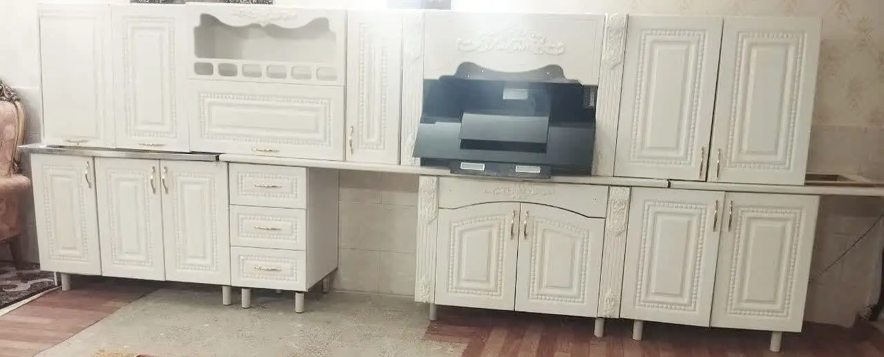 کابینت ممبران تمیز سالم بدون هیچ عیب ونقص ۸متر ۴متر بالا۴متر پایین 
