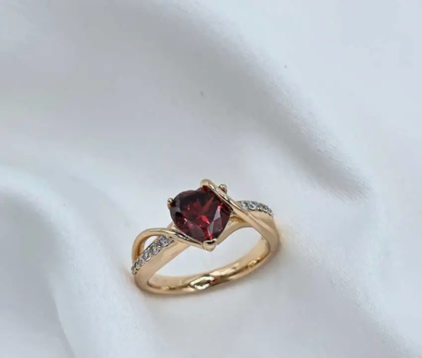 #انگشتر سولیتر نگین قلبی طرح کراس اوور 
