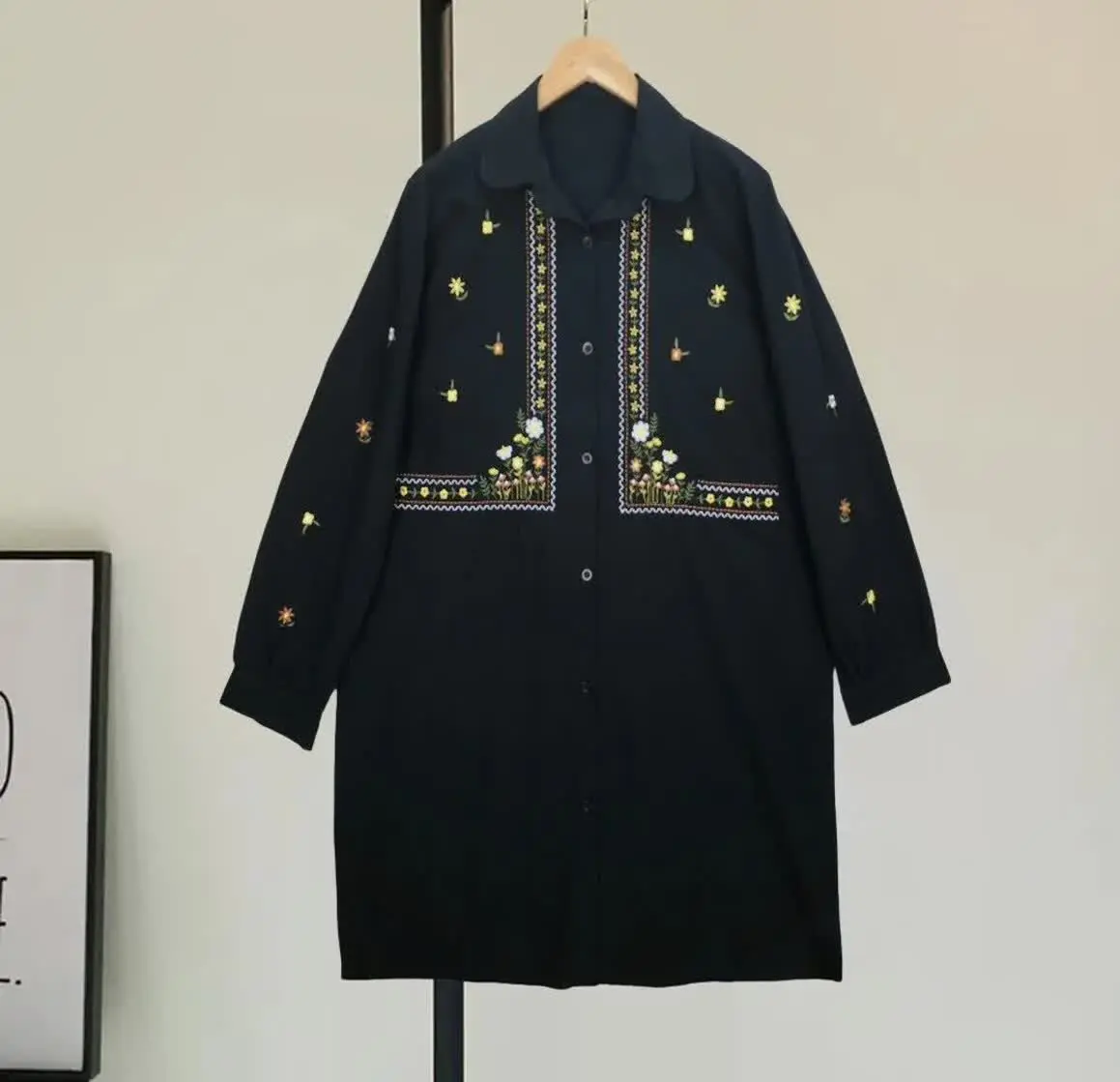 ی مدل تونیک دکمه دار گلدوزی شده با کیفیت بسیار عالی و بدون آبرفت و تغییر رنگ جنسش خنک مناسب بهار و تابستان
