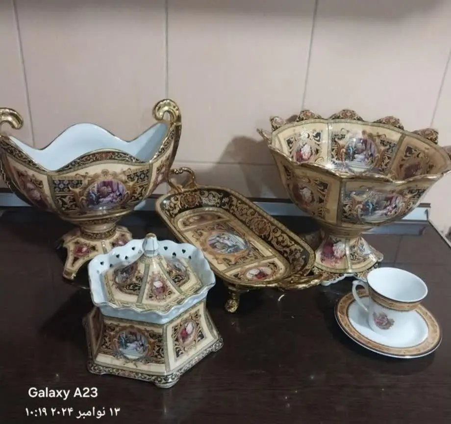 ۴ تیکه قهوه کرم دور مشکی
