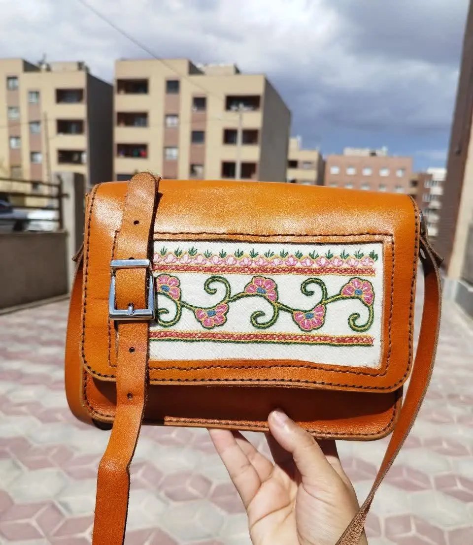 کیف چرم گاوی ترکیب پته دوزی...