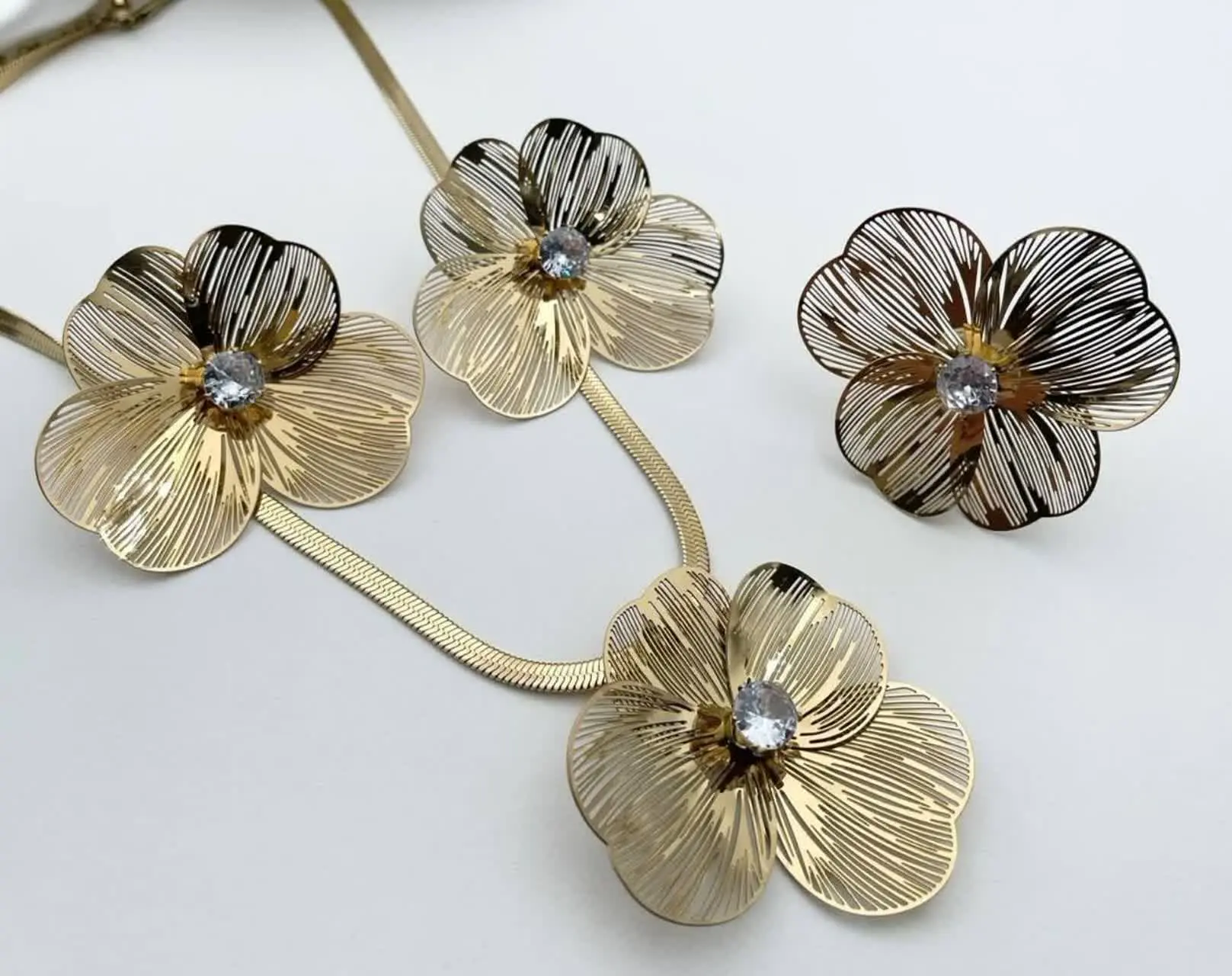 ⚜ گوشواره میخی و انگشتر فری...