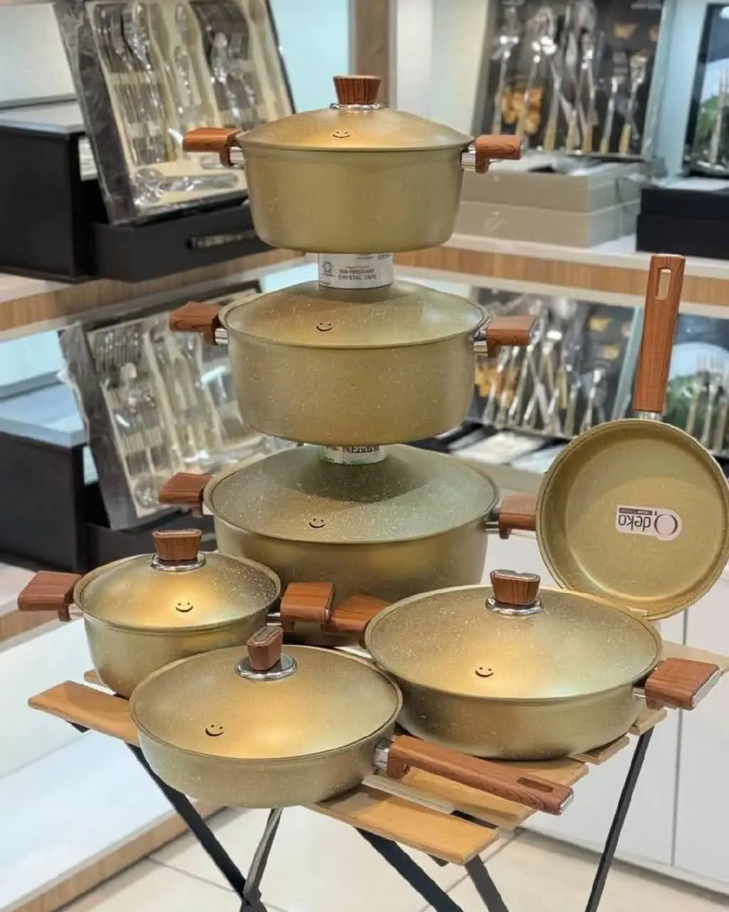 قابلمه طرح لبخند