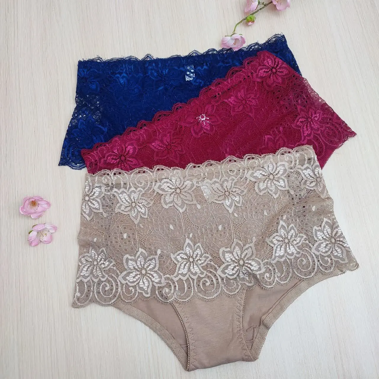 💢شورت ترکیب پارچه نخ و دانتل