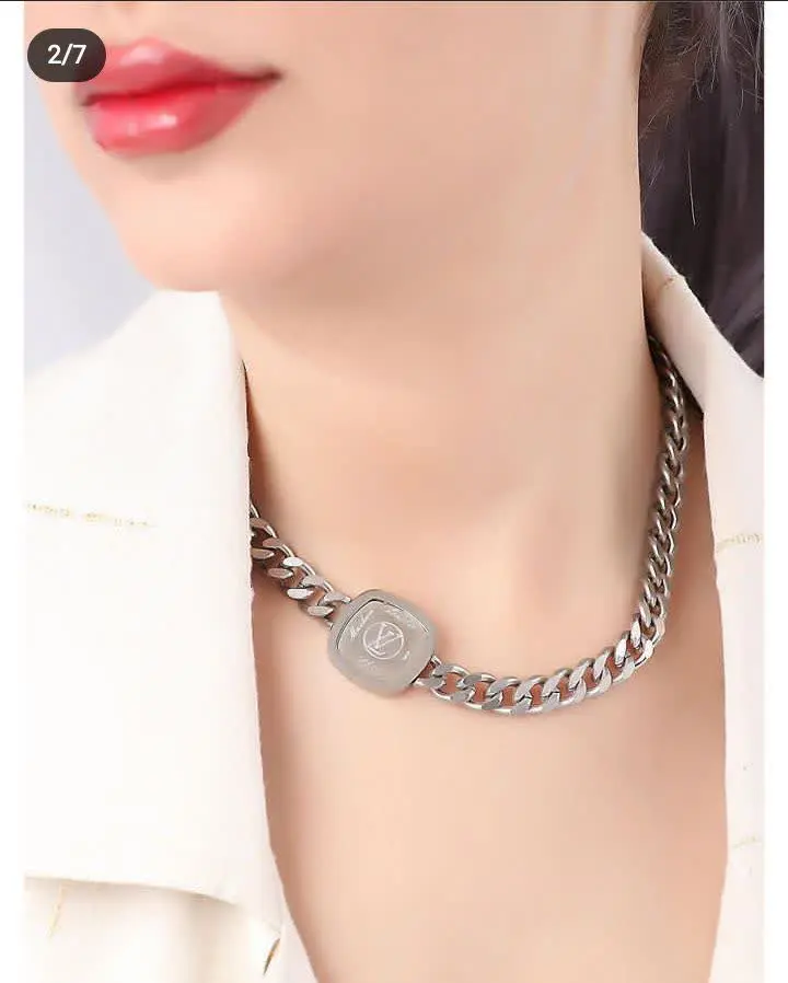 گردنبند لویس ویتون 
