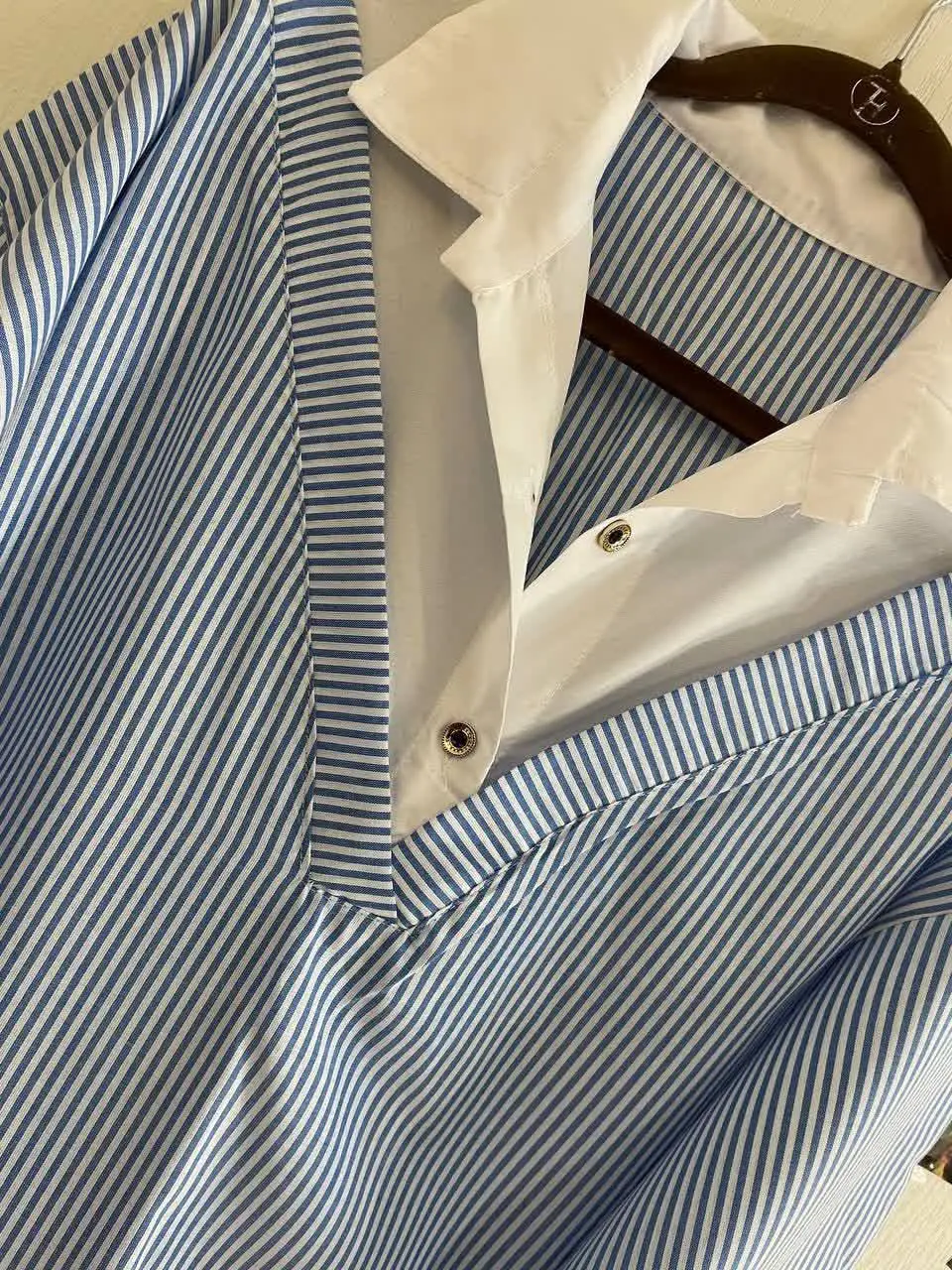 نام: شومیز یقه سفید🤍