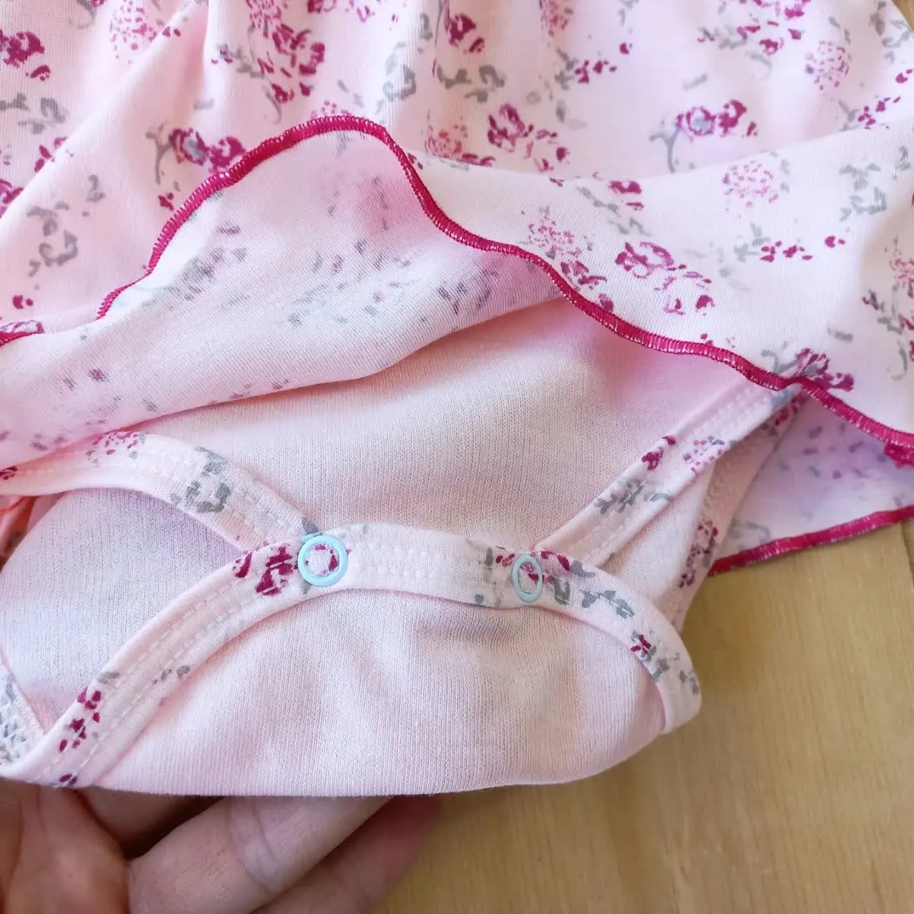 بادی دامن دار گل سرخ آستین بلند 
