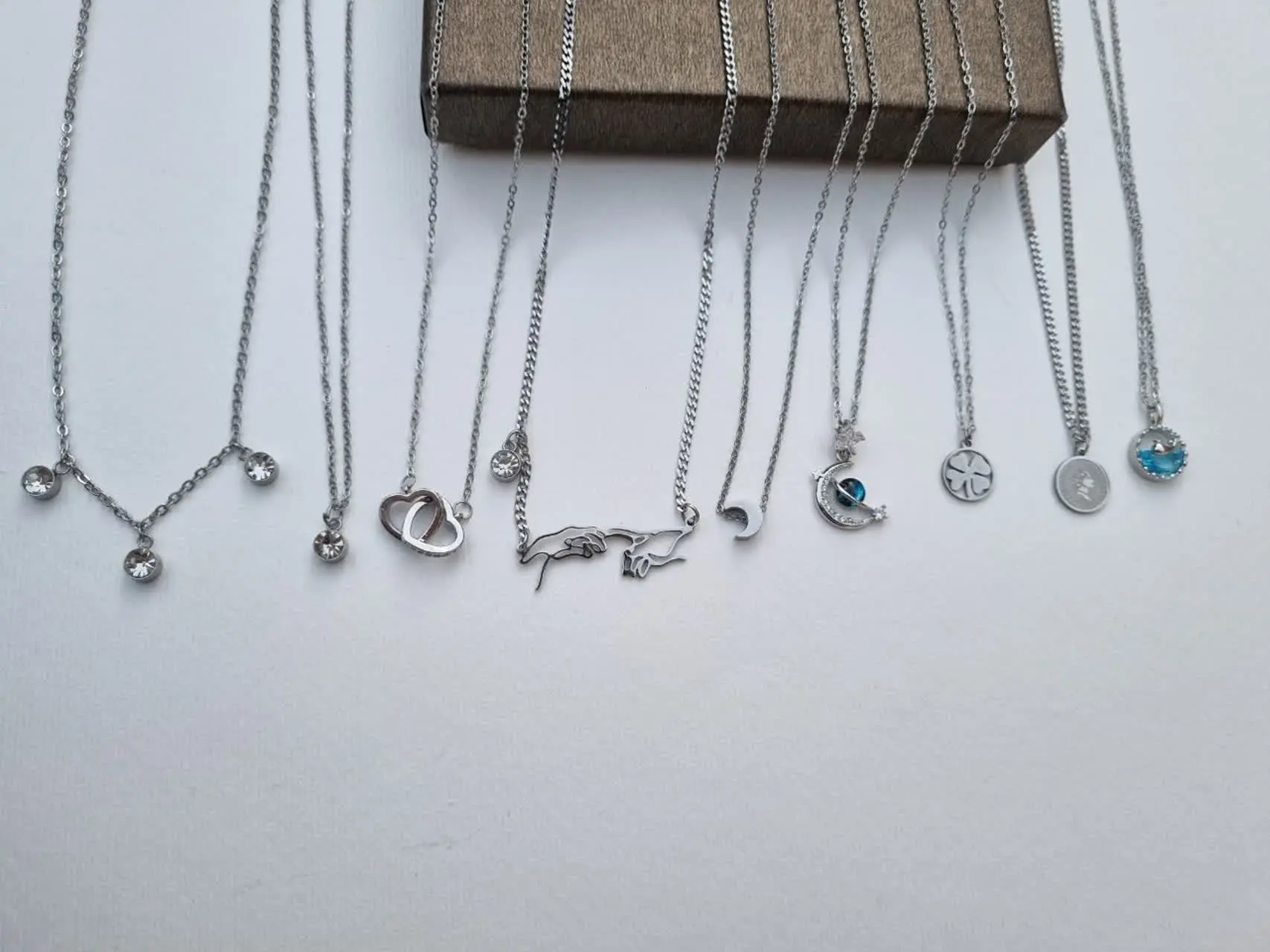 بخشی از موجودی گردنبندای نقره ای🥰
