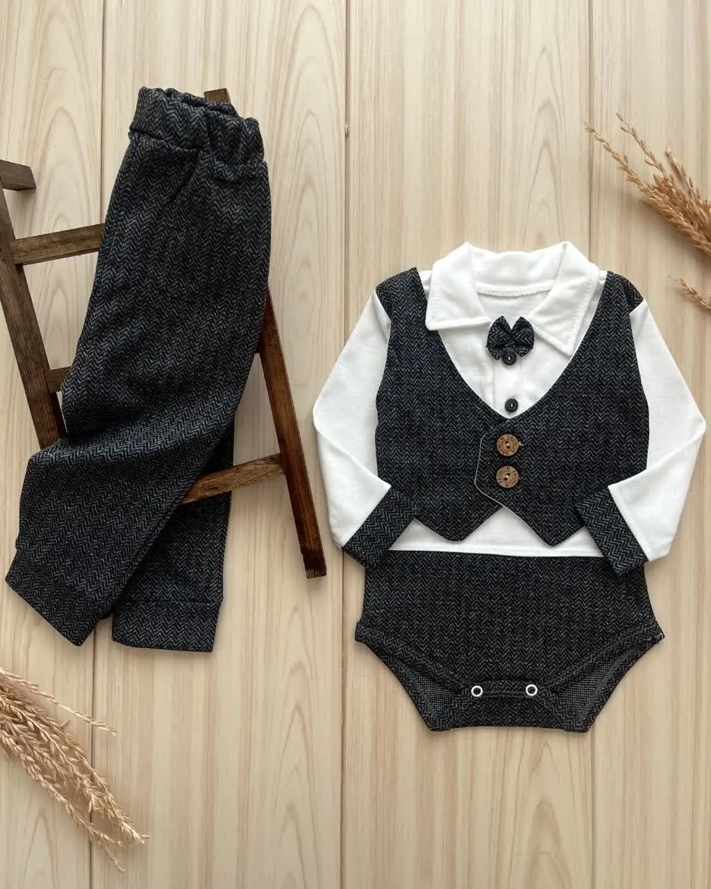 لباس نوزادی پسرانه بادی شلوار جلیقه‌ای
