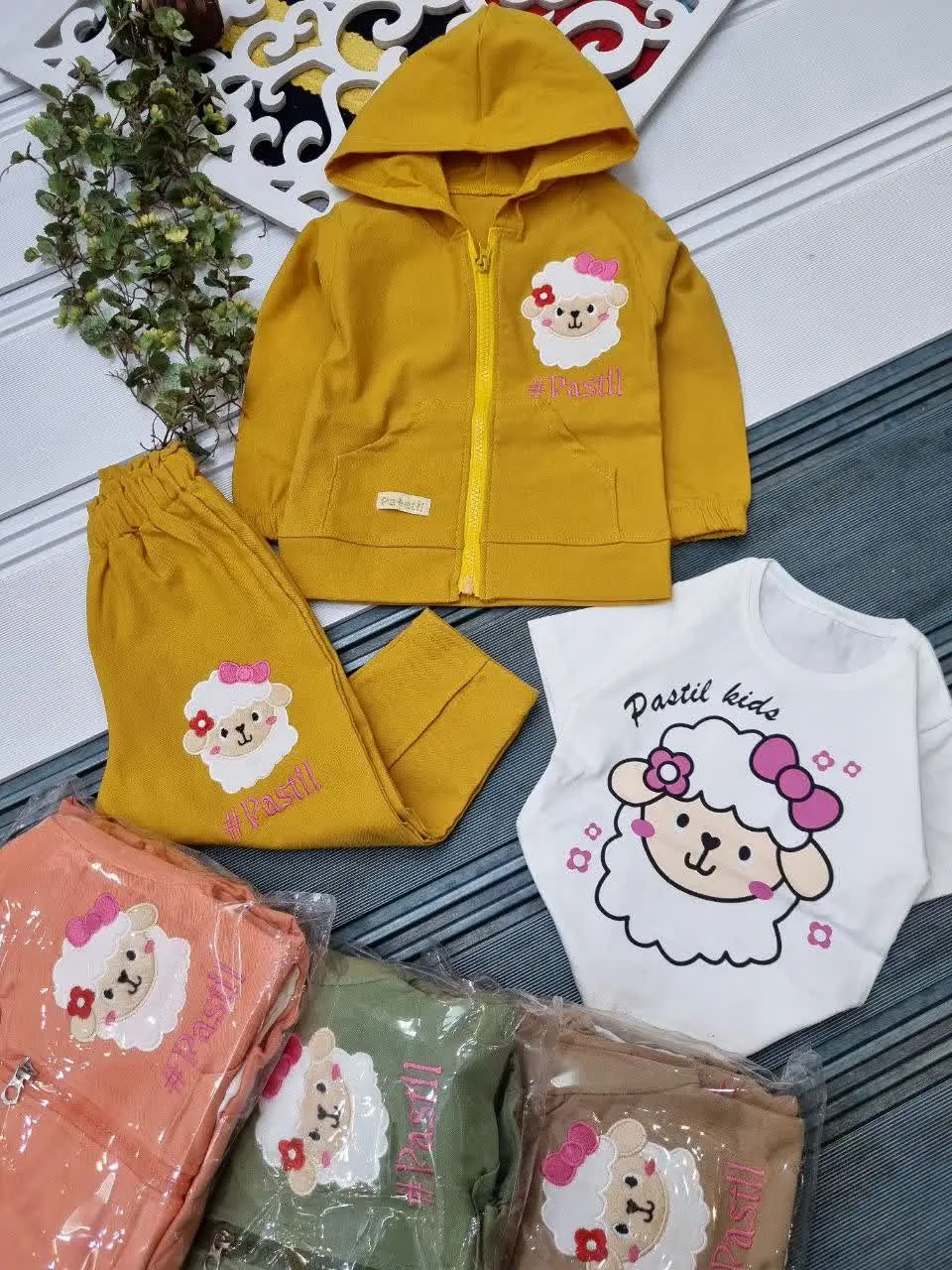 🇮🇷🧥🧶👗👚👔🎽👕👖💎
