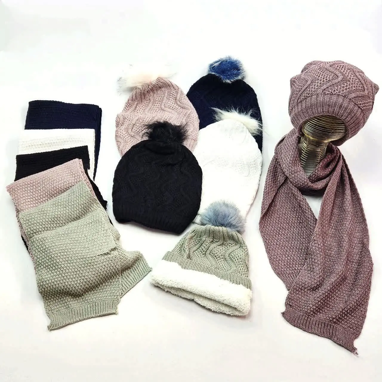 ⛷️ ست کلاه و شال گردن پوم د...