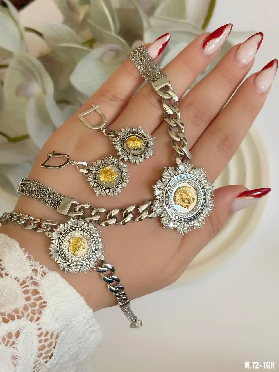 کپی از ویترین طلافروشیا