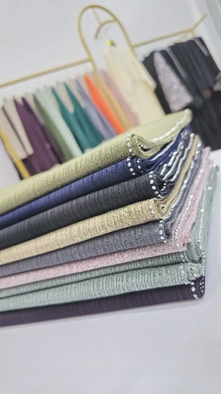 از من میشنوی شال کشی‌های نگین دار نخر 😌🍃
