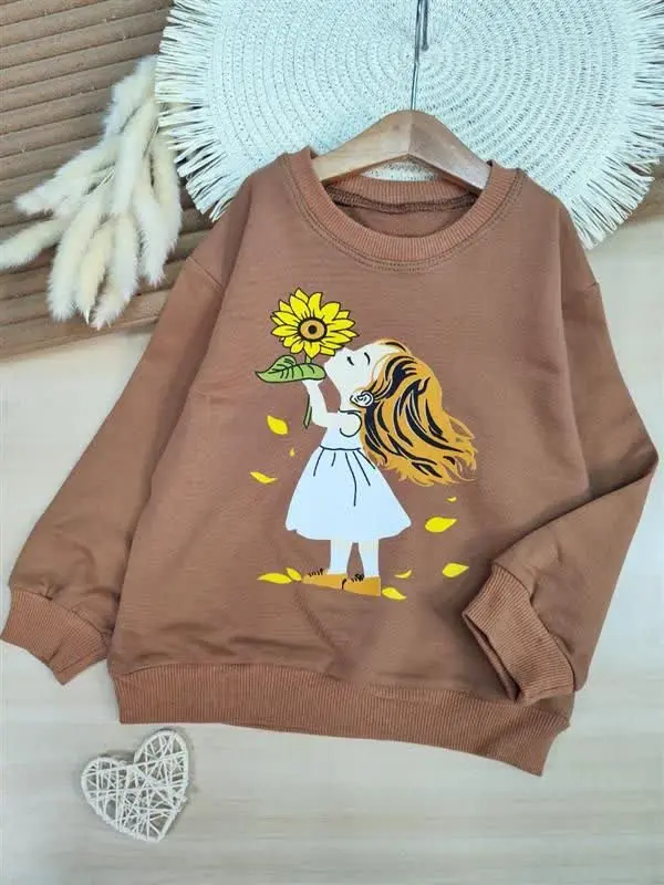 بلوز تک دختر و گل زرد👧🏻🌻