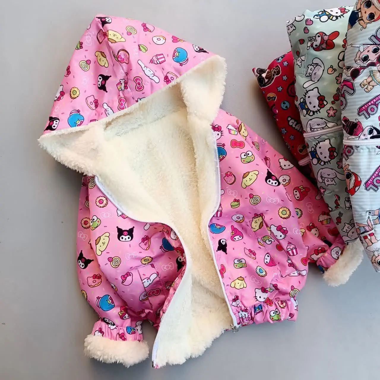 سویشرت خزدار دخترانه طرح کرومی