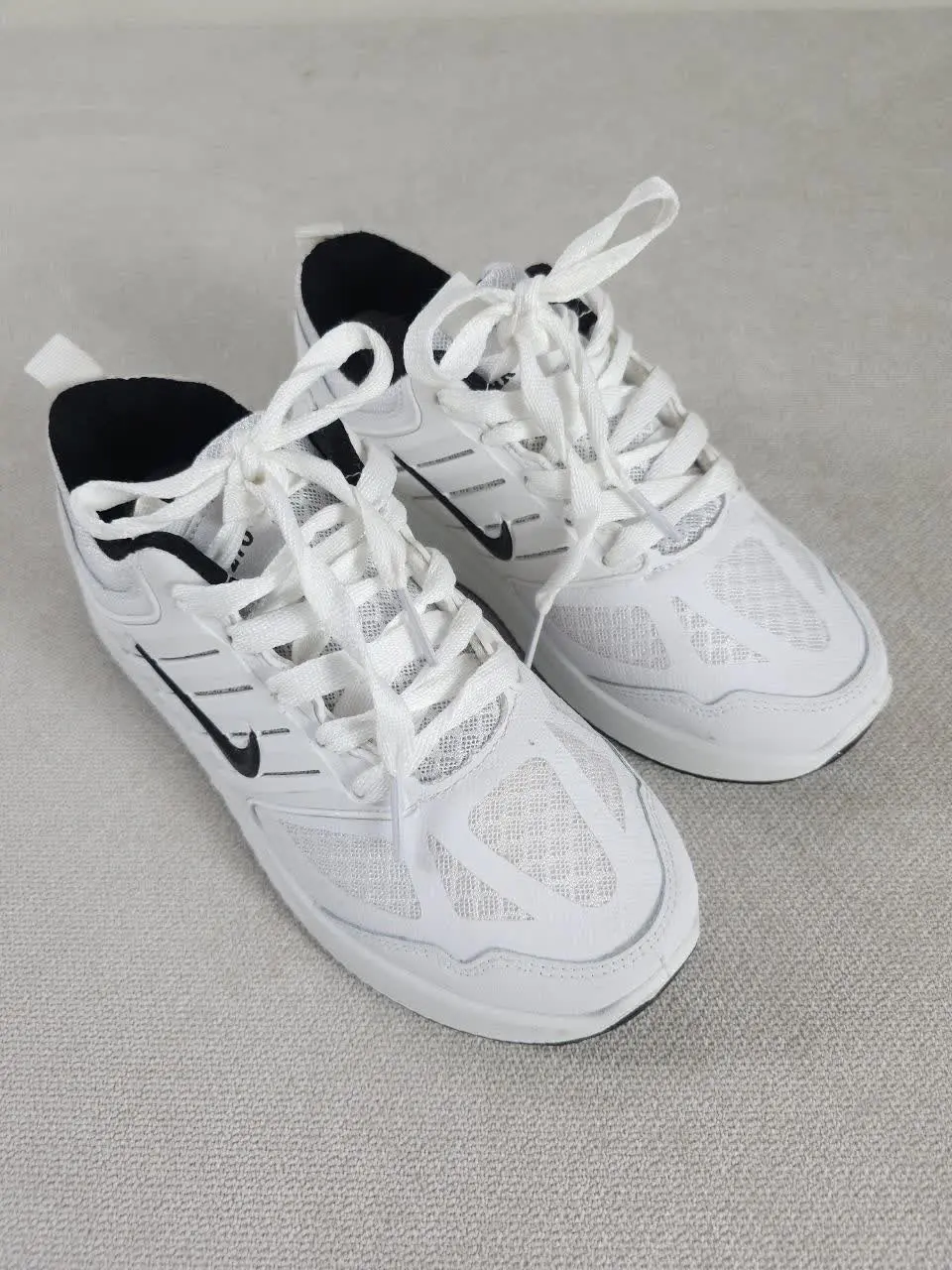 رنگبندی: کرم، مشکی، سفید