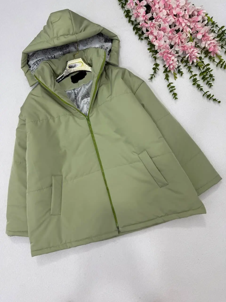 🔹نام: کاپشن پیترستی لالیک