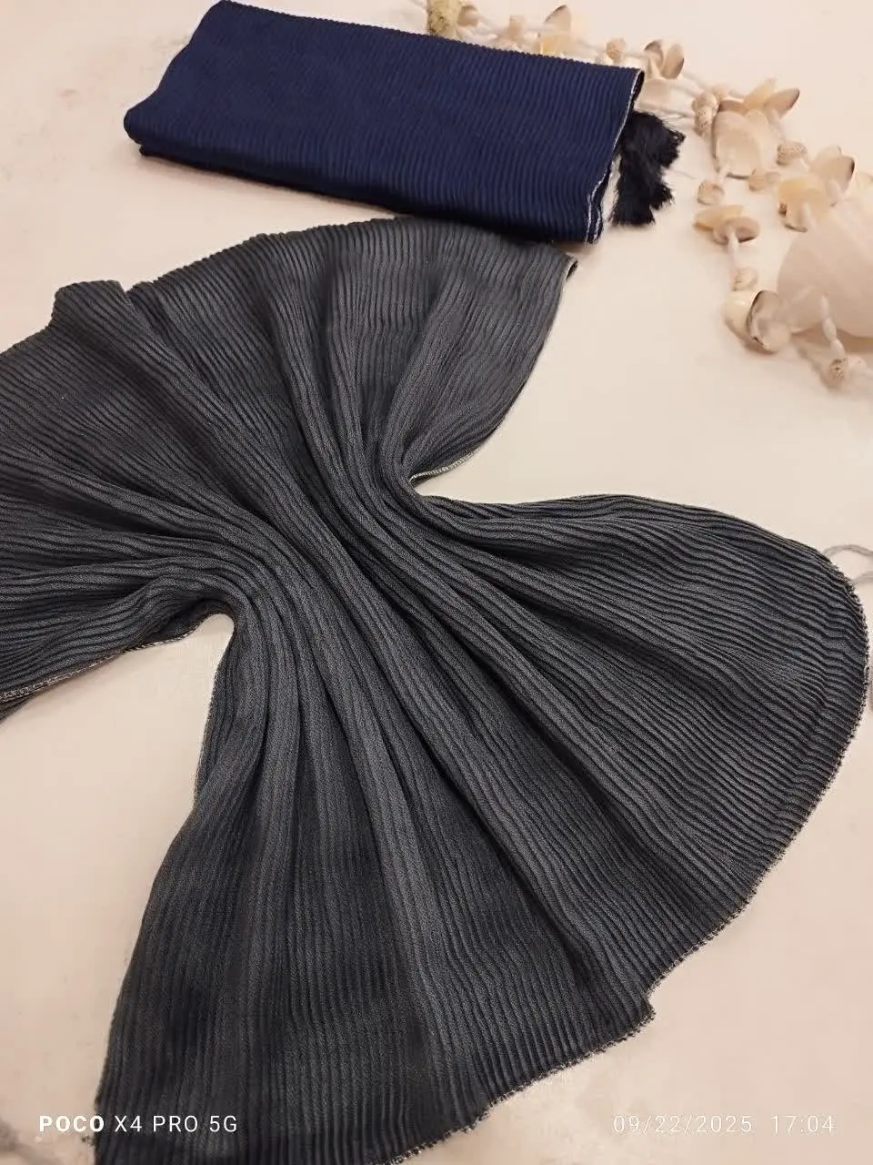 شال پلیسه سیا اسکارف