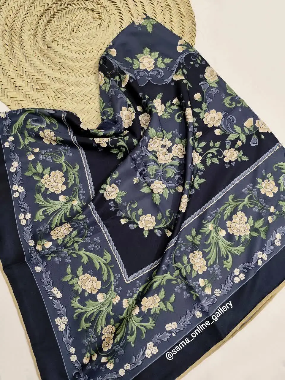 🔹رنگ سورمه‌ای هم که دیگه نیاز به وصف و شرح نداره 😅
