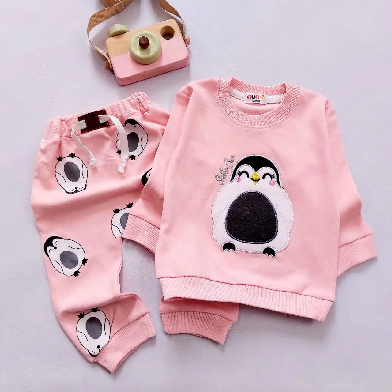 بلوز شلوار صورتی پنگوئن 
