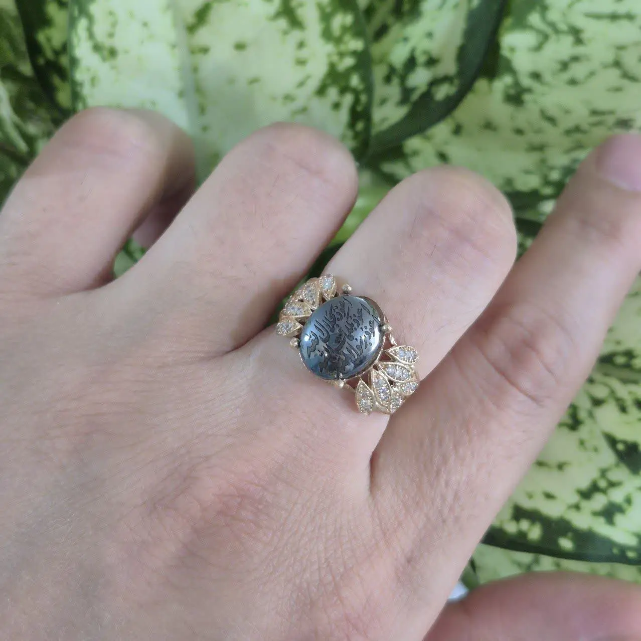 نمای داخل دست انگشتر حدید ۷...