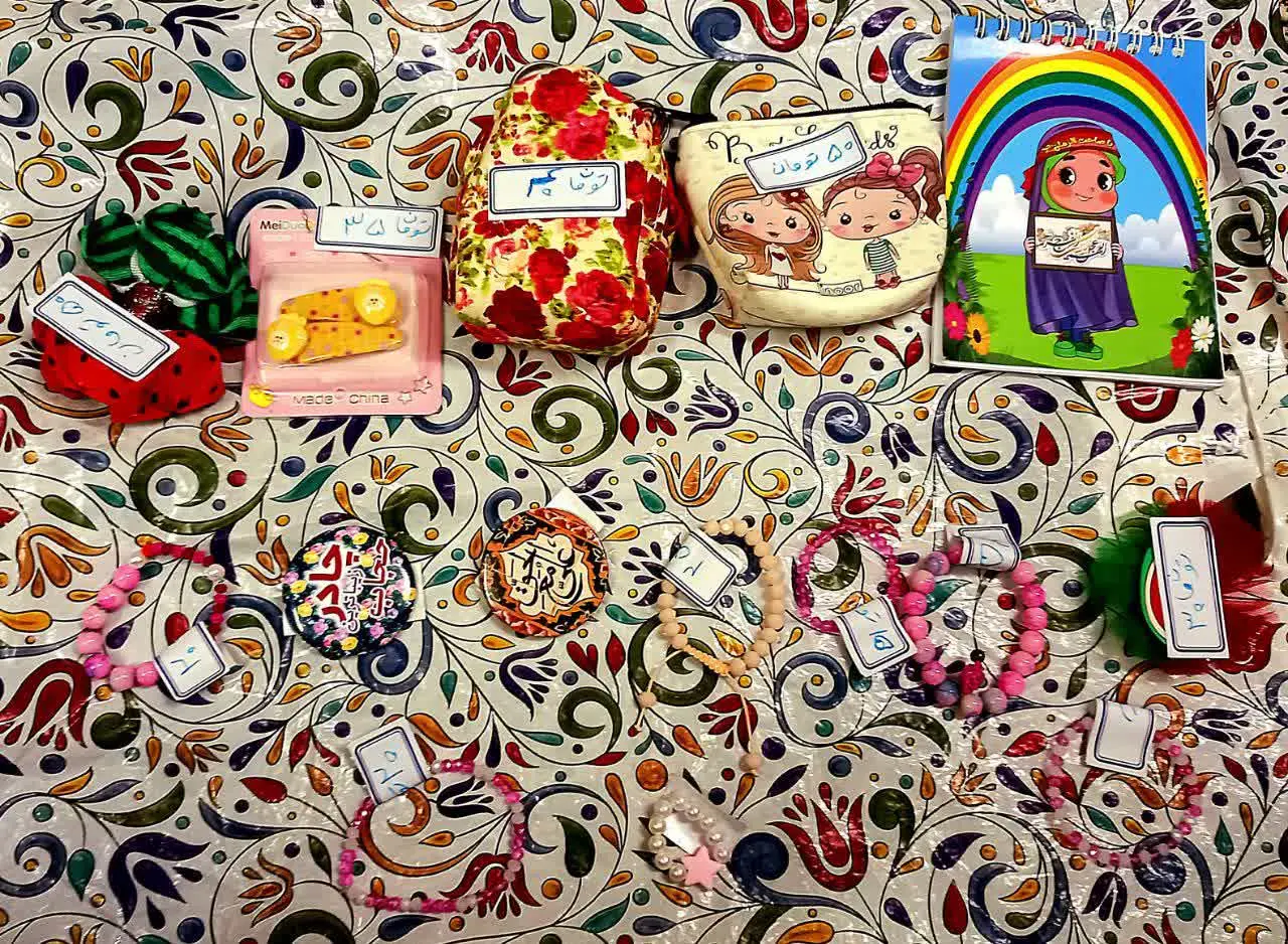 یه سری محصولات زیبا که بعضیهاش کار دست گل دخترهامون هست امشب برای فروش میارن مصلی ☺️
