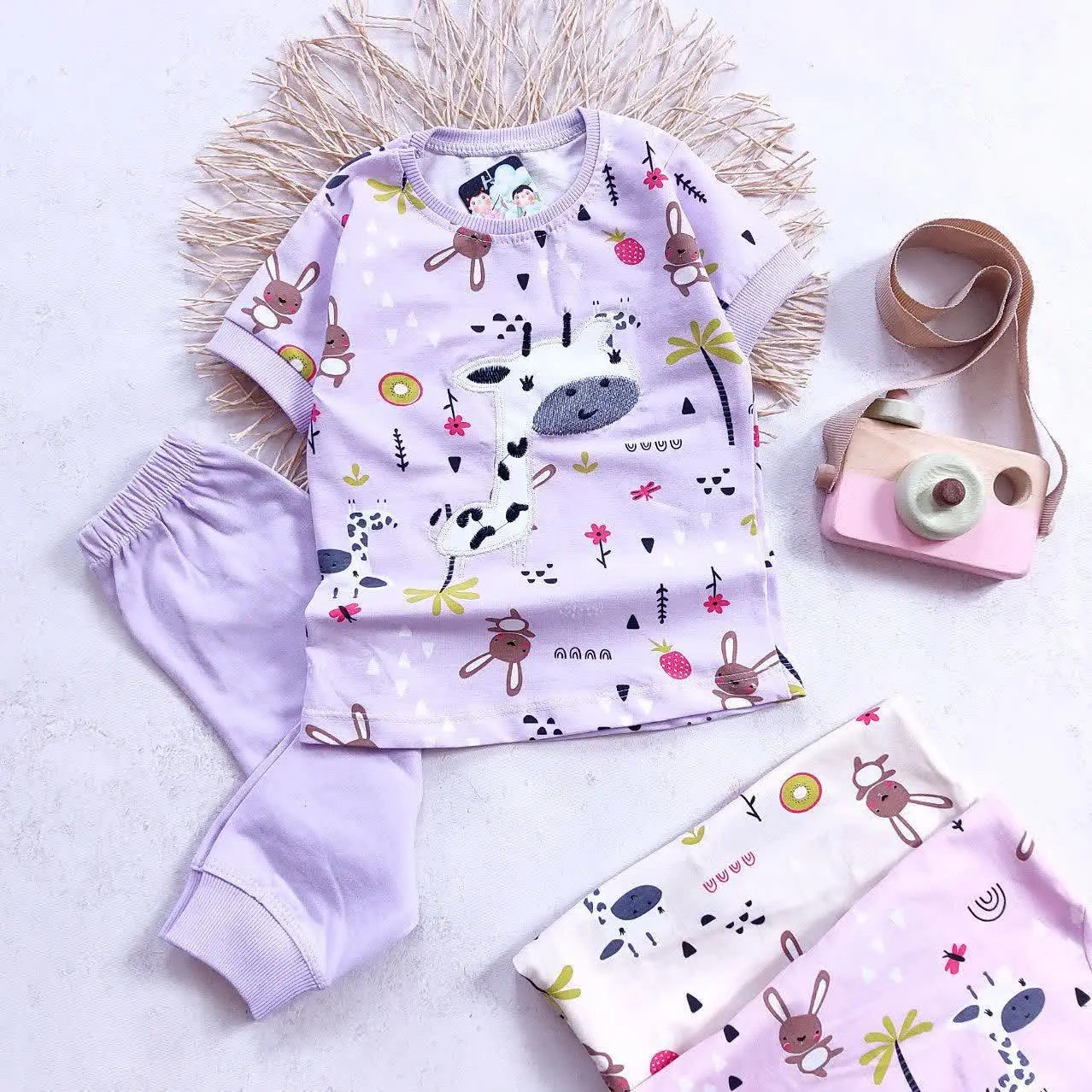 تیشرت شلوارک تمام چاپ زرافه
