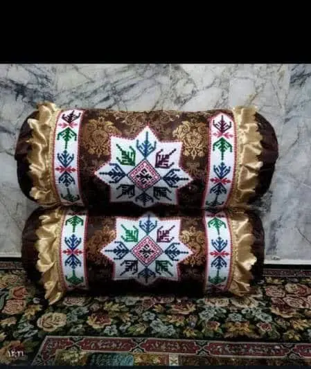 با سلام خدمت دوستان وهمراهان عزیز این مدل بالشت پیلواری اماده وپرشده ۲۰ جفت جفتی ۸۰۰تومن حراج کردم به علت اینکه میخوام انبار خالی بشه 
