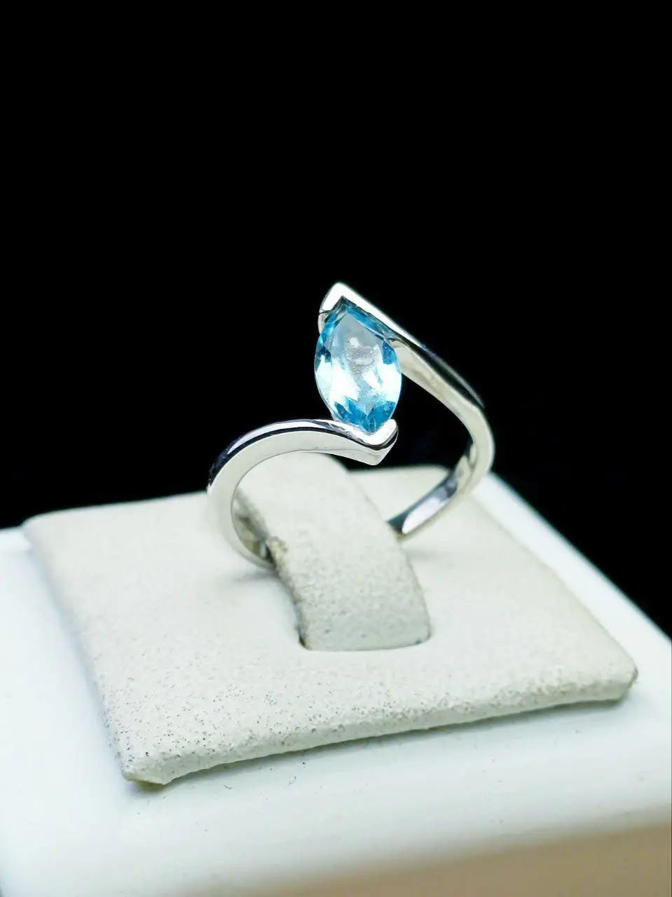 💎انگشترزنانه توپاز آبی درجه ۱