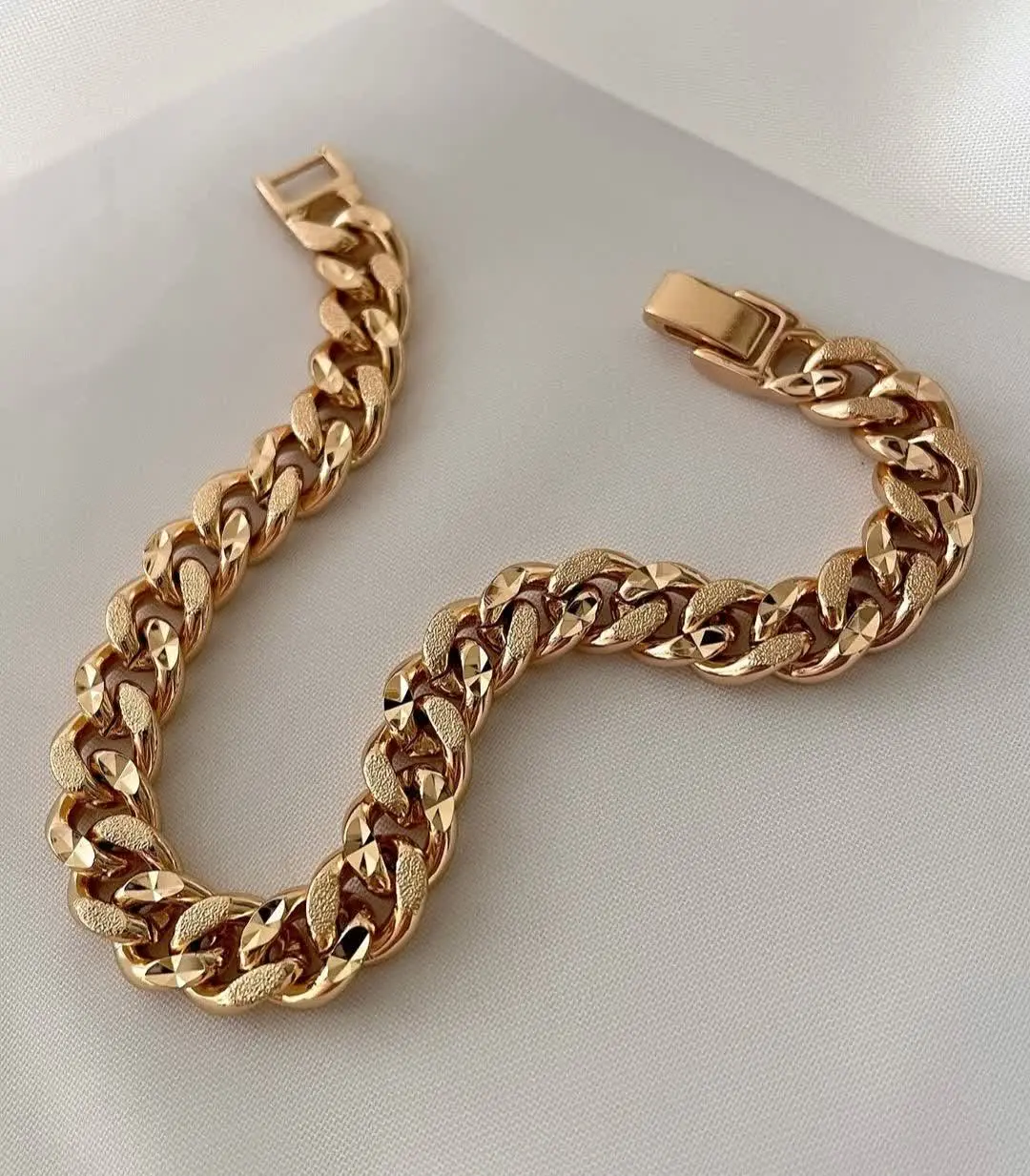 #دستبند ژوپینگ کد ۱۶۷۵
