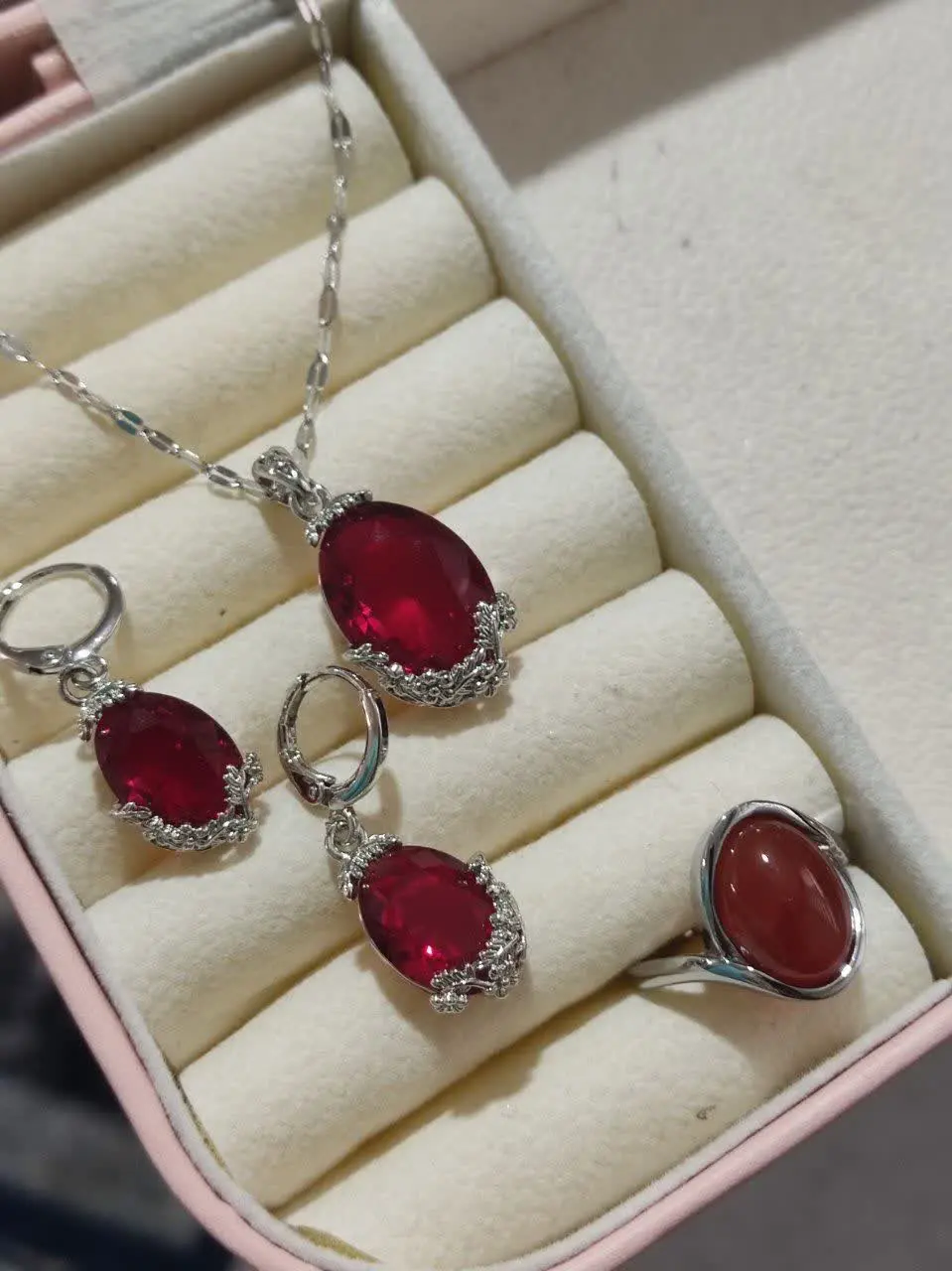 رنگ سرخ یاقوتیش جون میده برا #یلدا😍
