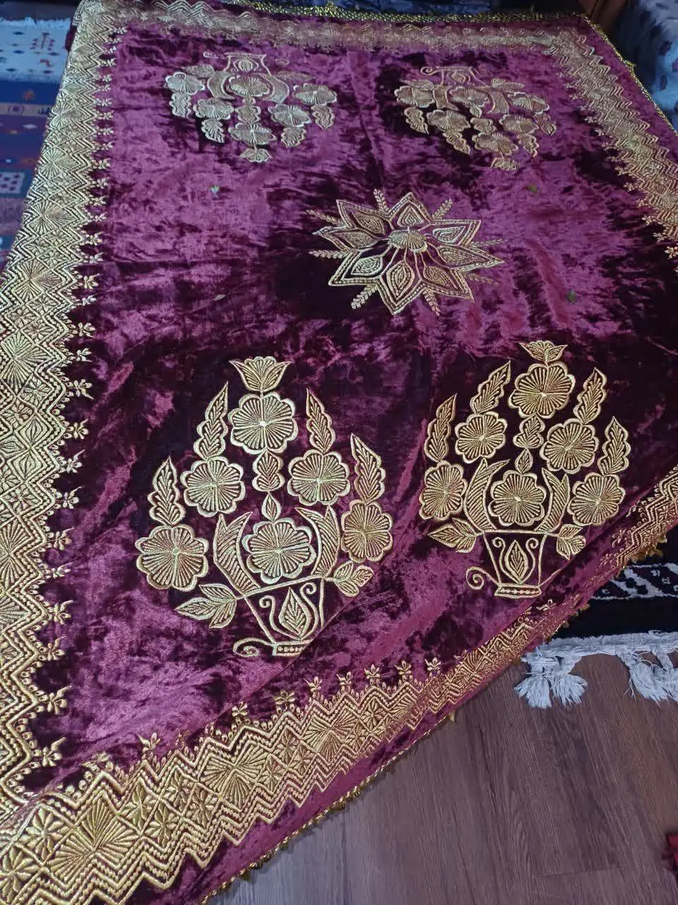 رومیزی مخمل قدیمی چرخ دوزی...
