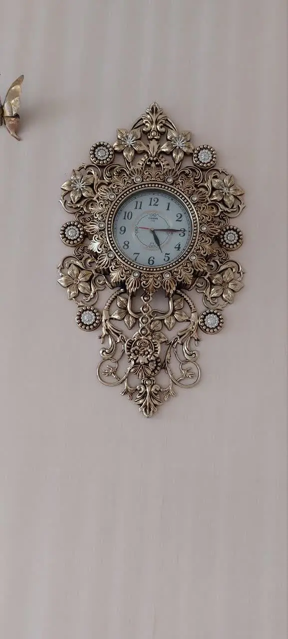 ساعت دیواری شیک رنگ طلایی