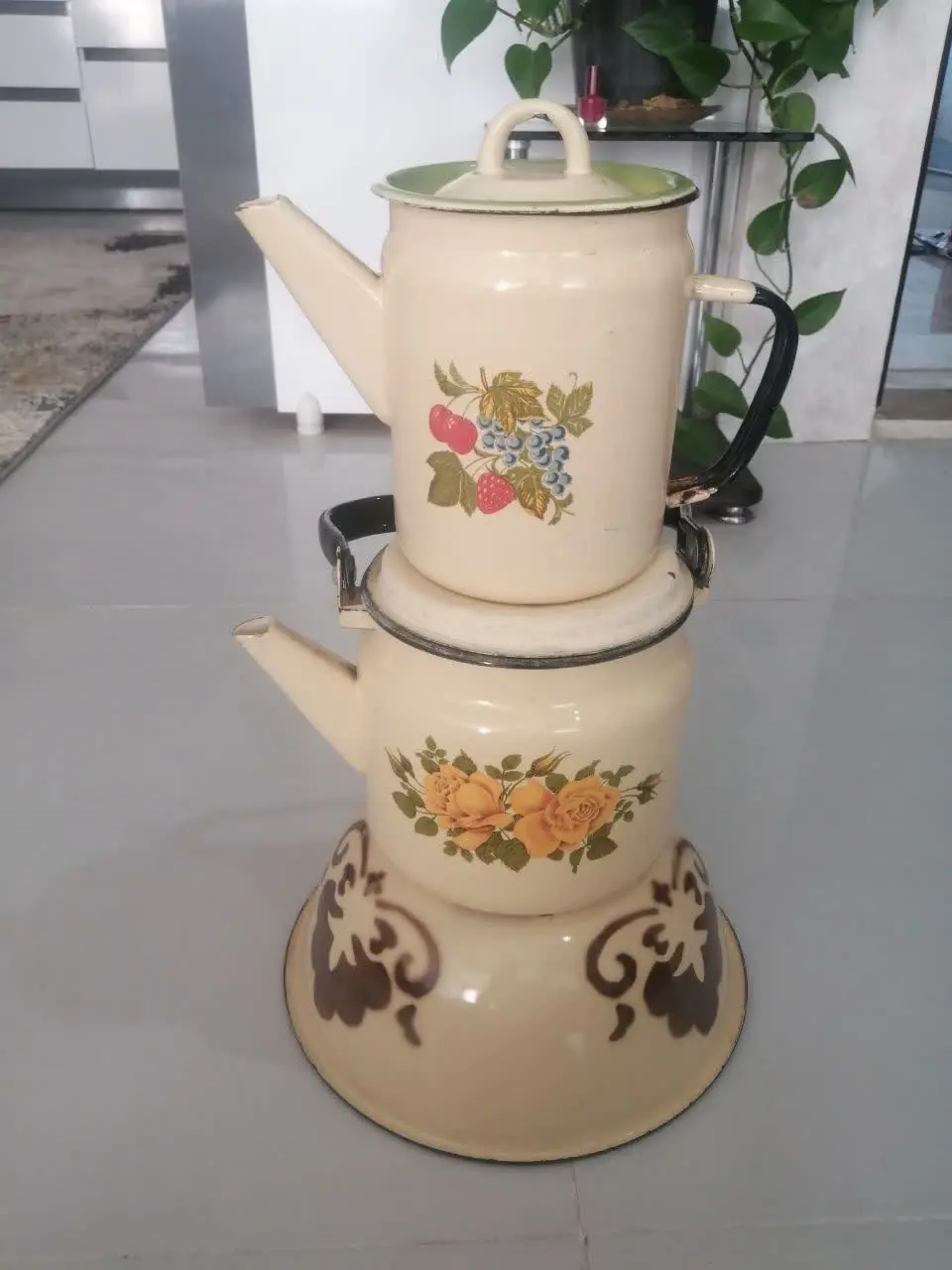 کتری قوری و کاسه لعابی قدیمی
