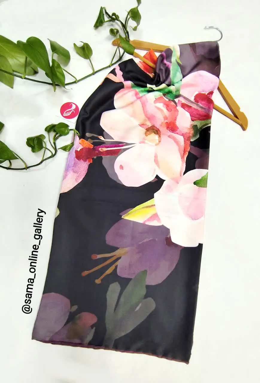 😍 این طرح از روسری گل‌های درشت با ترکیب رنگ صورتی و زرد و … داره 
