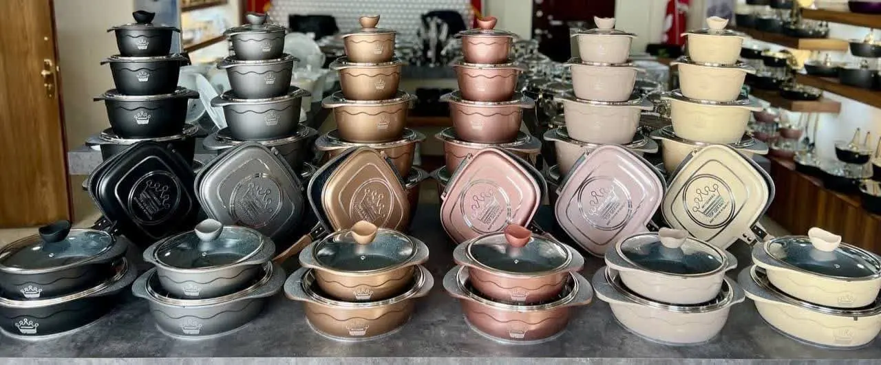 در رنگ های مشکی، خاکستری، ر...