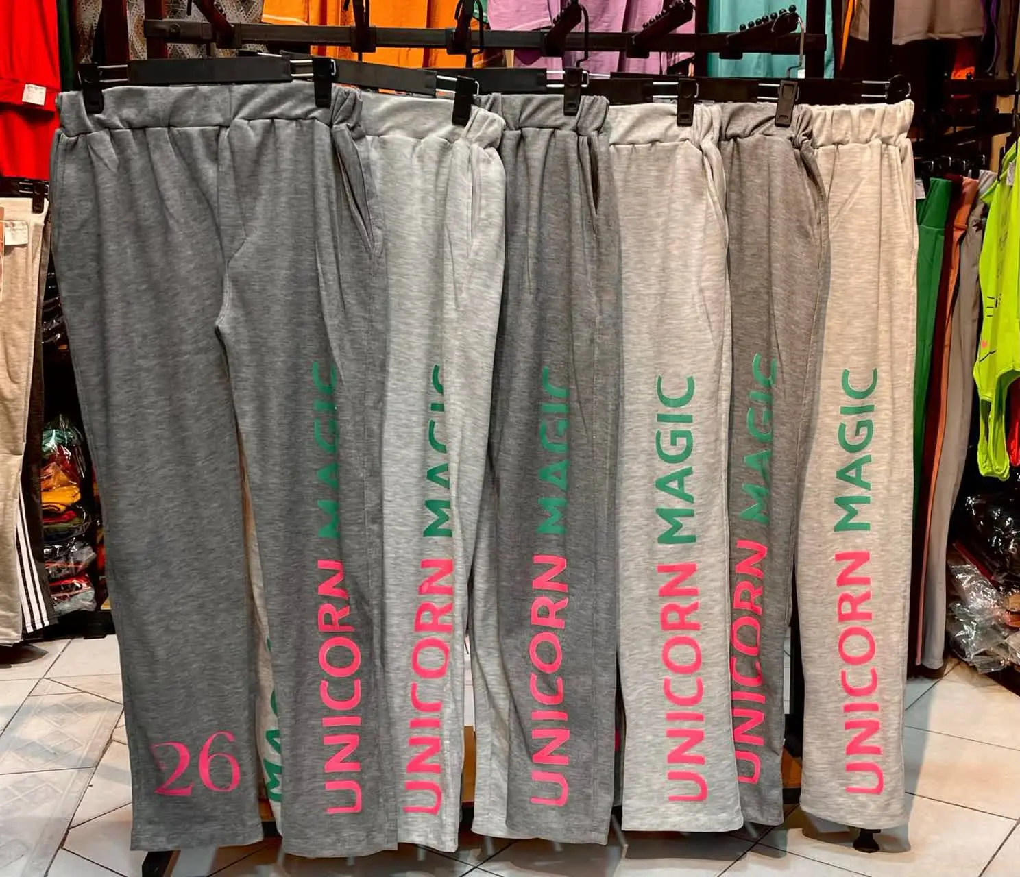 👈🏽 (ردیف ٧٨١٨) 
