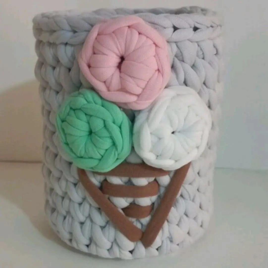 خیلی بستنی نخوریا تو سرمای زمستون😅😅😋😋🍦🍦
