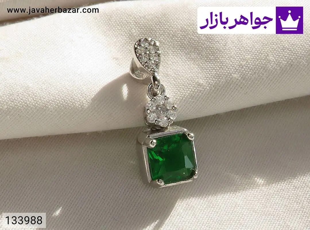 مدال نقره زمرد سنتاتیک زیبا - کد ۱۳۳۹۸۸
