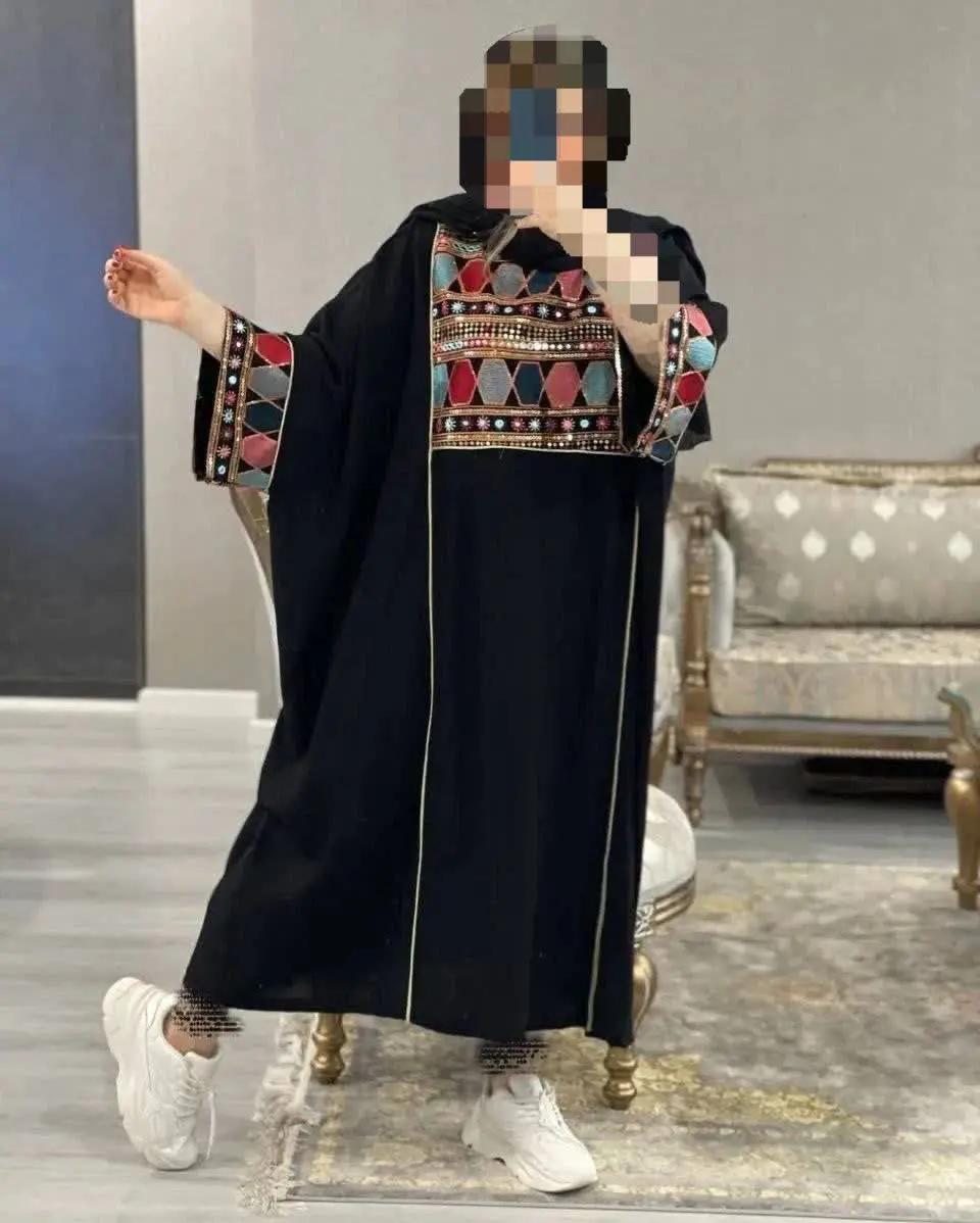 خرجکار ومغذی دوزی‌های این مدل ابهت خاصی بهش داده و حسابی دلبرش کرده🥹😍
