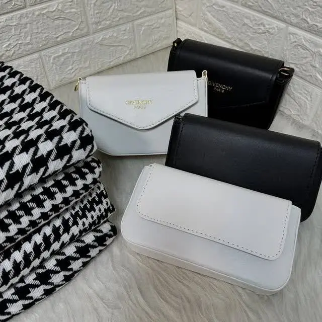 داخل هر دو مدل کیف گوشی و کارت و کلید جا میشه
