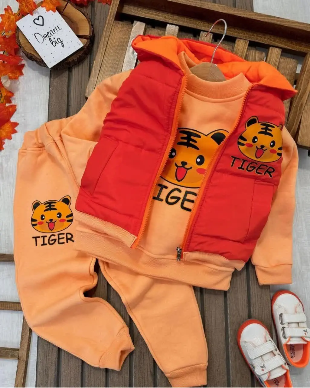 شامل پافر. بلوز. شلوار