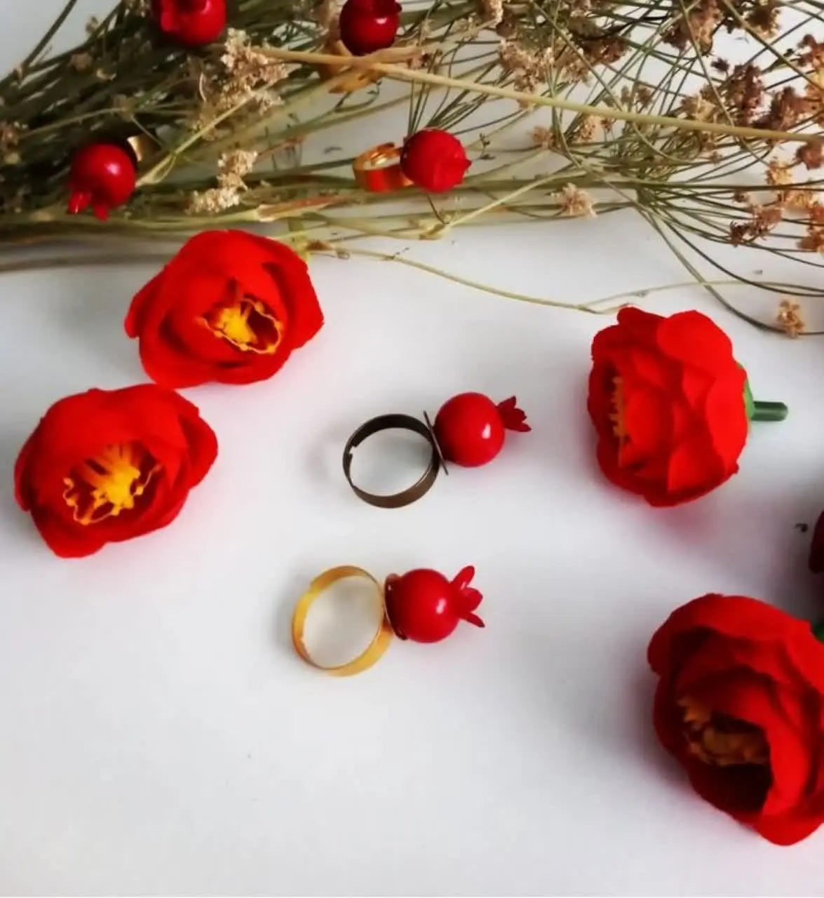 انگشتر زیبای اناری
