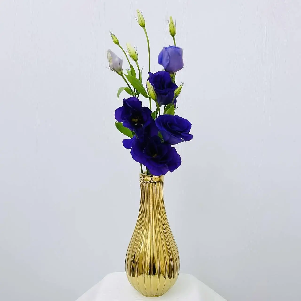 گلدان شیشه‌ای تیام مدل الماس طلایی
